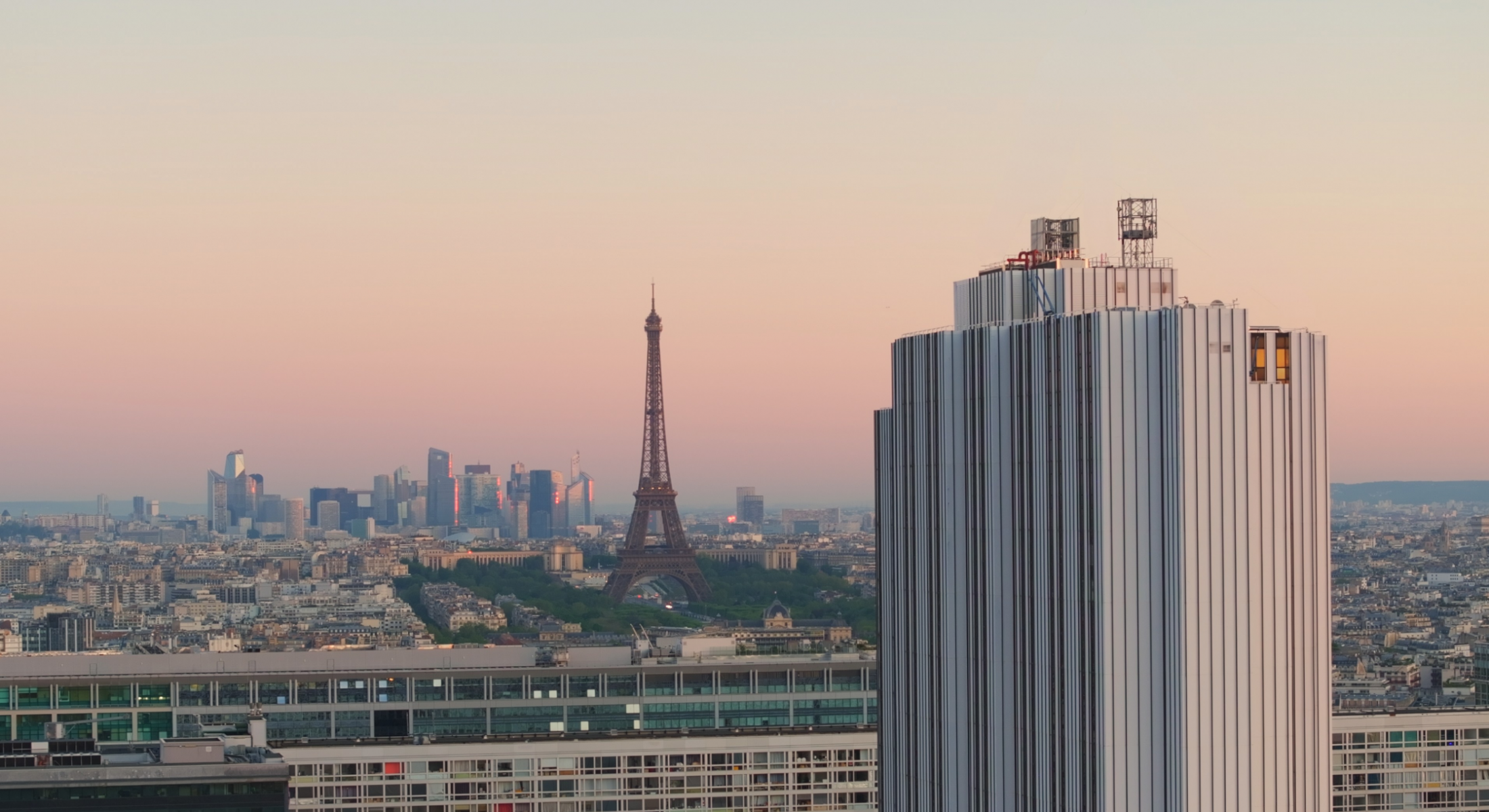 4-star Pullman Paris Montparnasse hotel with panoramic view of the Eiffel Tower and Paris skyline